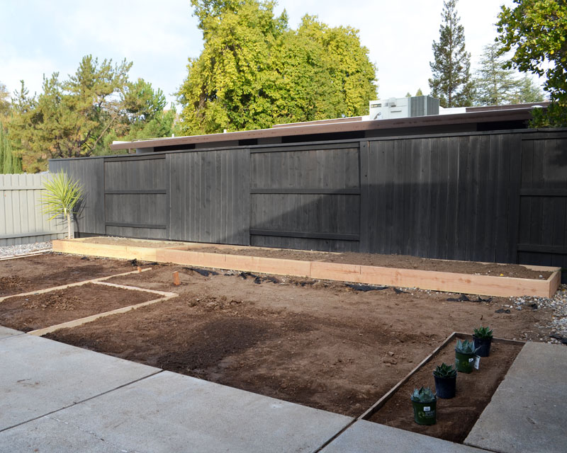 side-yard-framed+planter