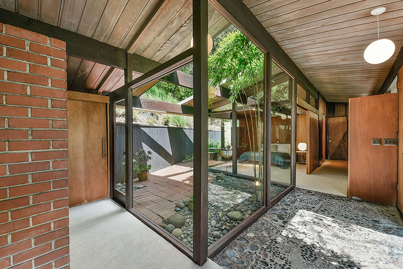 440-camino-sobrante-courtyard